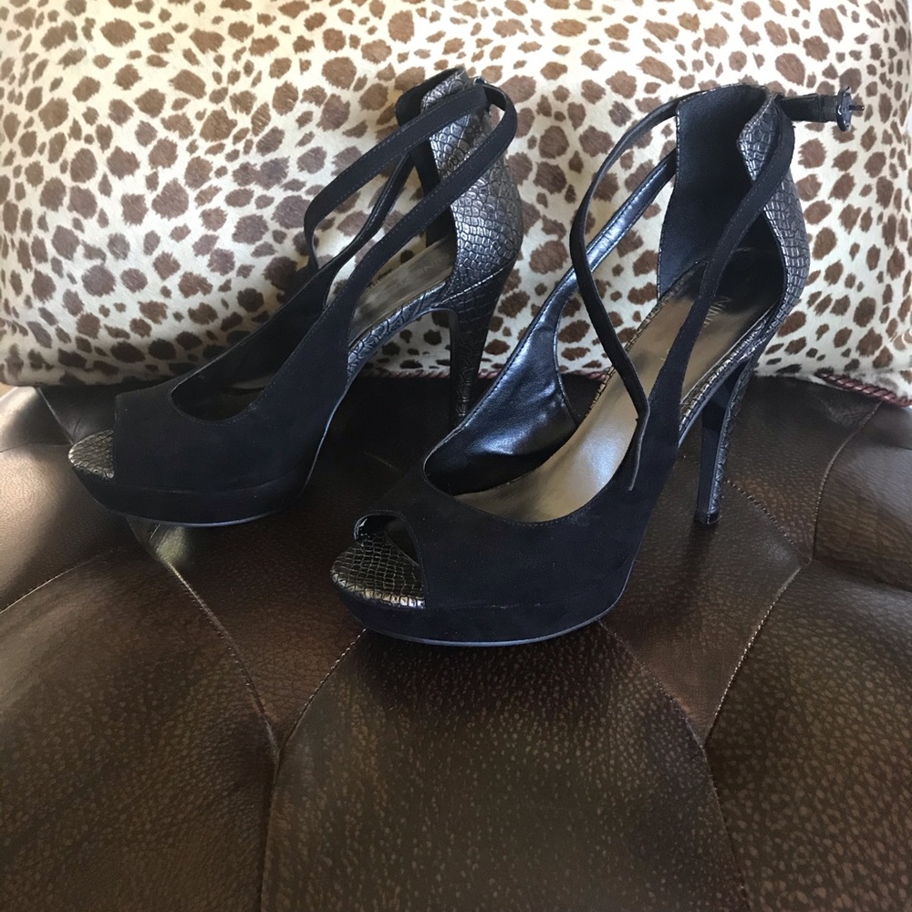 Black Peep-toe Nine West Evening Heels